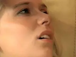 Süße Amateur Nutte saugt ihrem Freund den harten Schaft