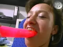 Nach dem Solofick bläst die Schlampe noch einen Lümmel