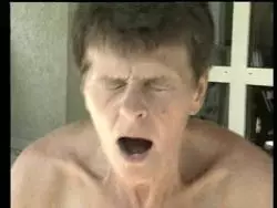 Obszöne Hure wird in ihre natürliche Muschi gebumst