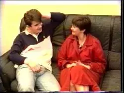 Versaute Hure mit riesigen Milchtüten wird genagelt